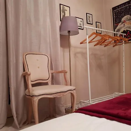 Apartment 70's Lovers In