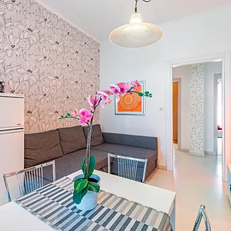 70's Lovers In Apartamento