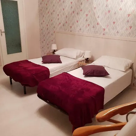 70's Lovers In Apartamento *